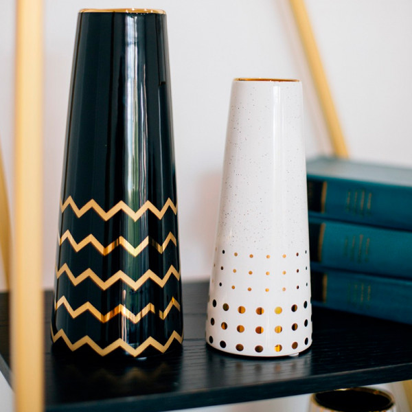 Декоративная ваза "Арт Деко" 10х25 см (чёрный с золотом) Декоративная ваза "Арт Деко" 10х25 см (чёрный с золотом)