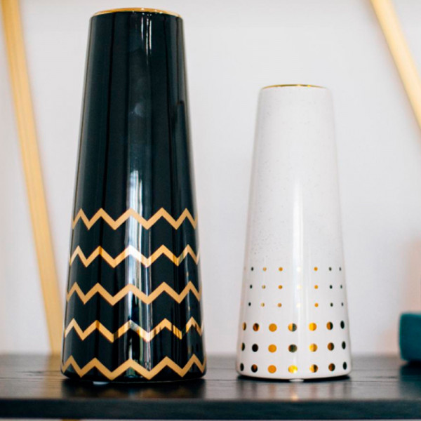 Декоративная ваза "Арт Деко" 10х25 см (чёрный с золотом) Декоративная ваза "Арт Деко" 10х25 см (чёрный с золотом)